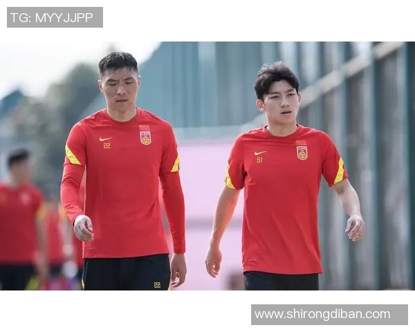 费恩夏普与朗福德城激战正酣当前比分揭晓引发球迷热议